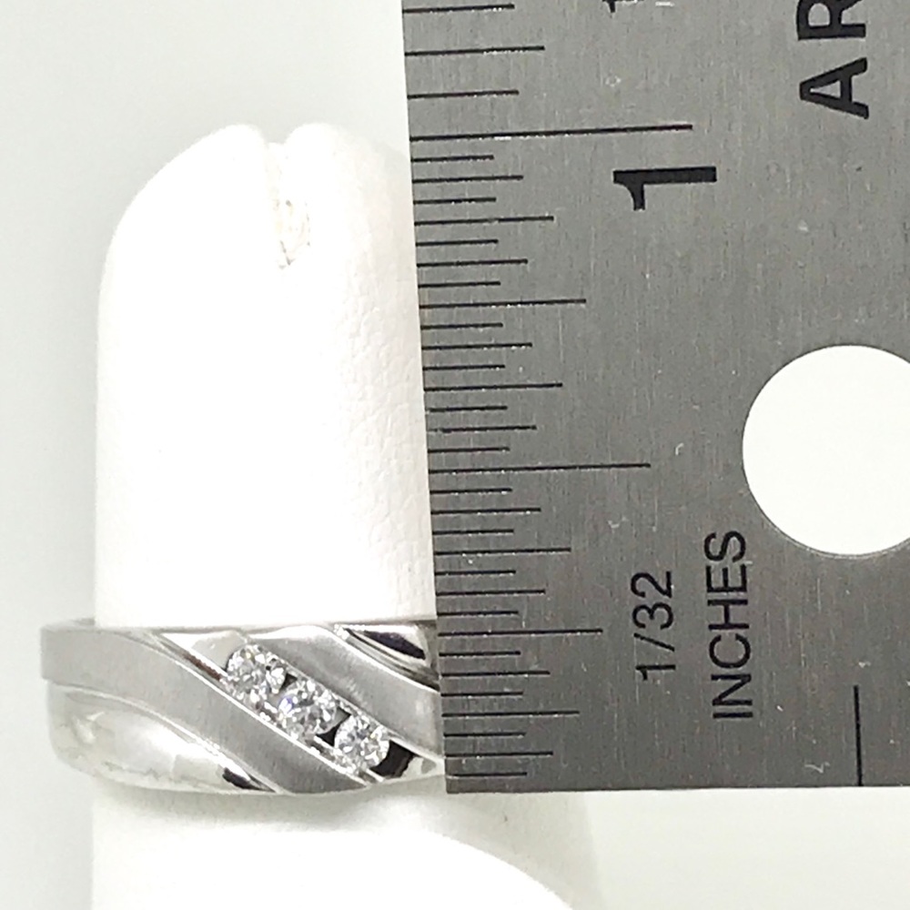 Men's.30 ctw diamond & solid 10 kt heavy WG ring - Picture 7 of 8